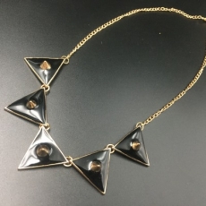Колье "Треугольники"